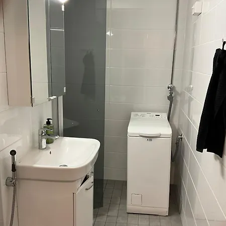 Efficient Two-room In Matinkylae, إسبو
